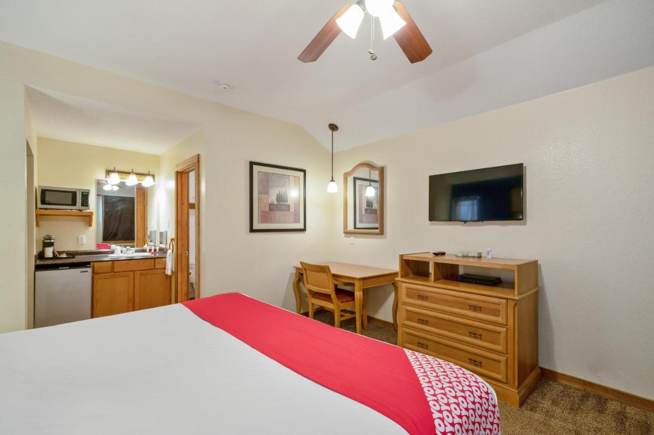 Oyo Hotel Kenedy Downtown - Us 181 エクステリア 写真