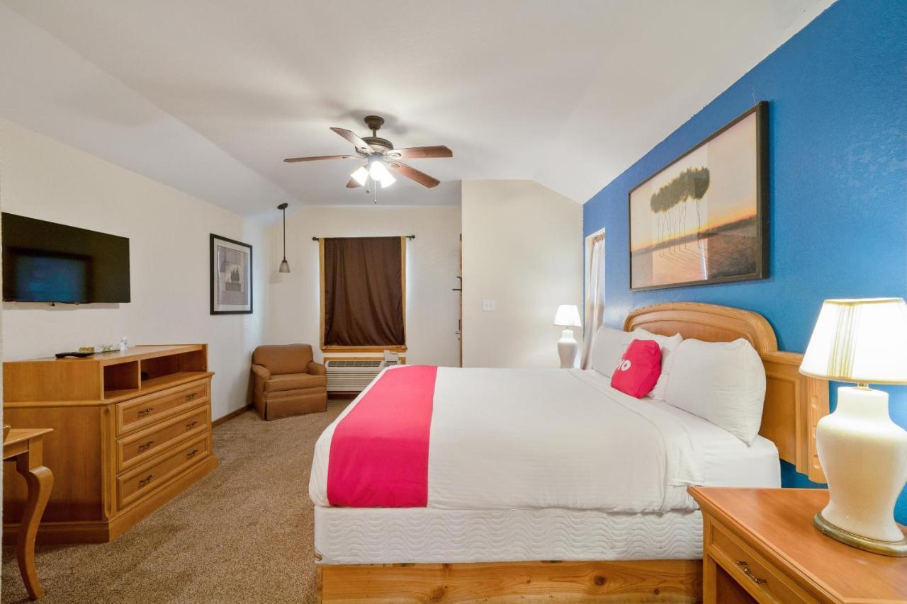Oyo Hotel Kenedy Downtown - Us 181 エクステリア 写真